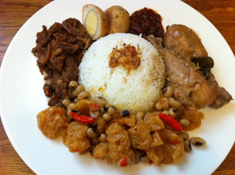 Nasi Gudeg Jogya (gudeg telor, opor ayam, sambal goreng krecek, sambal) - Rice with jackfruit stew, chicken curry, spiced egg, crackling curry and sambal